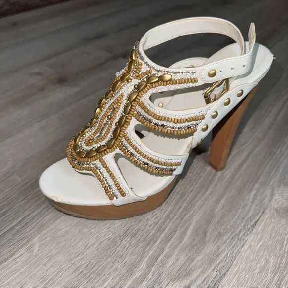 BCBG heels - Picture 6 of 9